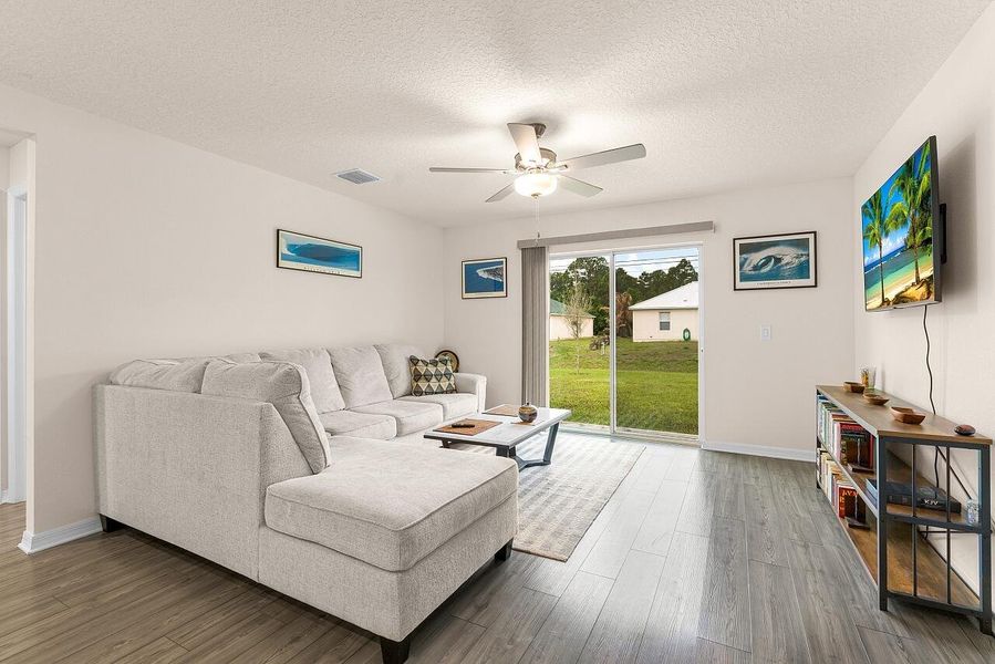 8275-105th-Ct-HigMedia-011-1280