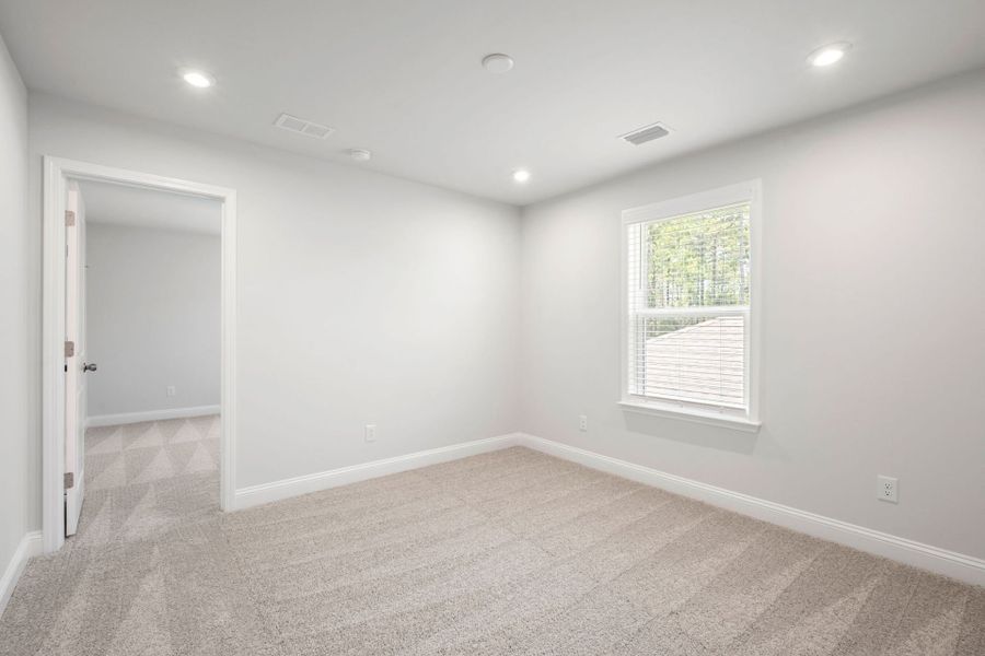 Spacious, unfurnished interior of a new home in Waterways, Richmond Hill (Image 19).
