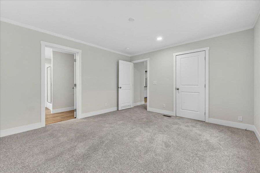 Spacious, unfurnished interior of a new home in , Walterboro (Image 16).