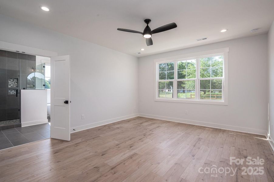 Spacious, unfurnished interior of a new home in , Maiden (Image 21).