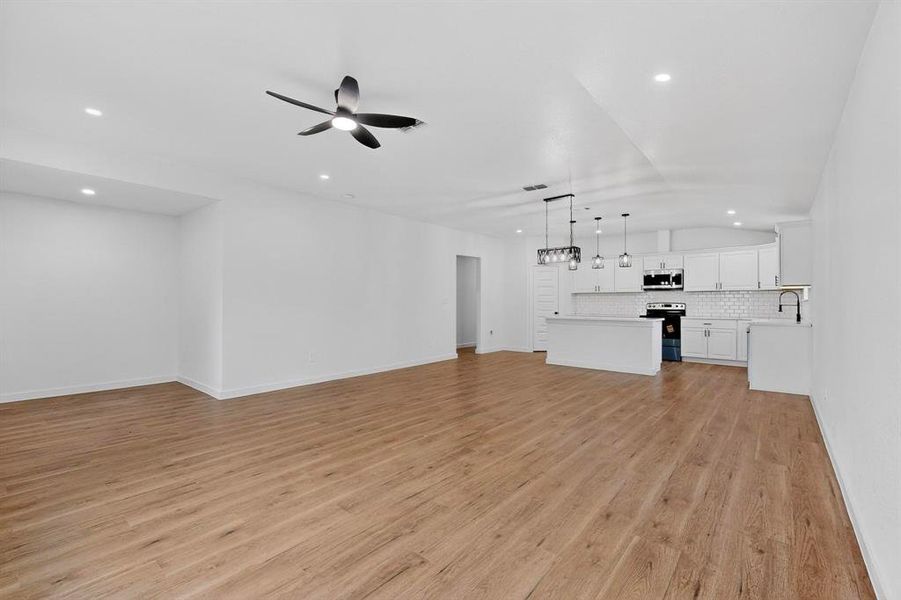 Spacious, unfurnished interior of a new home in , Seagoville (Image 23).