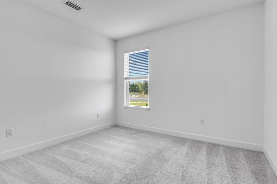 Spacious, unfurnished interior of a new home in Ardisia Park, New Smyrna Beach (Image 16).