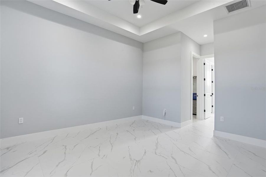 Spacious, unfurnished interior of a new home in , Naples (Image 17).
