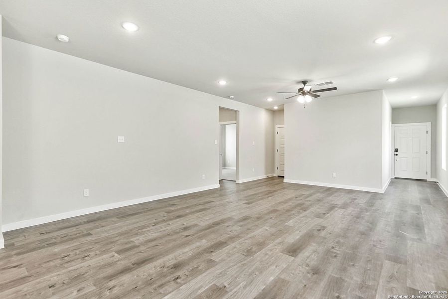 Spacious, unfurnished interior of a new home in Fairway Crossing 40s, San Antonio (Image 37). Spacious, unfurnished interior of a new home in Fairway Crossing 40s, San Antonio (Image 37).