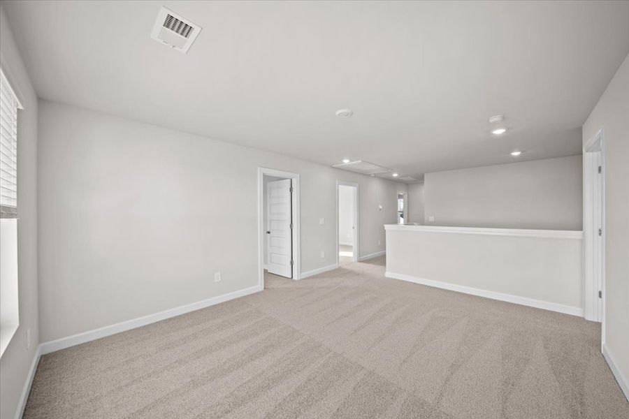 Spacious, unfurnished interior of a new home in Brayfield Manor - Signature Collection, Wellford (Image 16).