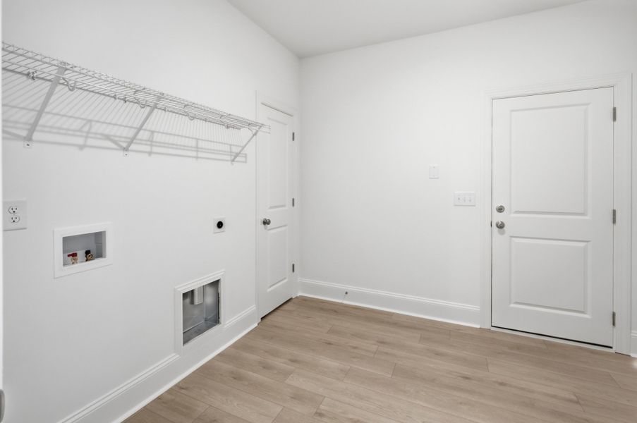 Spacious, unfurnished interior of a new home in Sidbury Landing, Wilmington (Image 25).