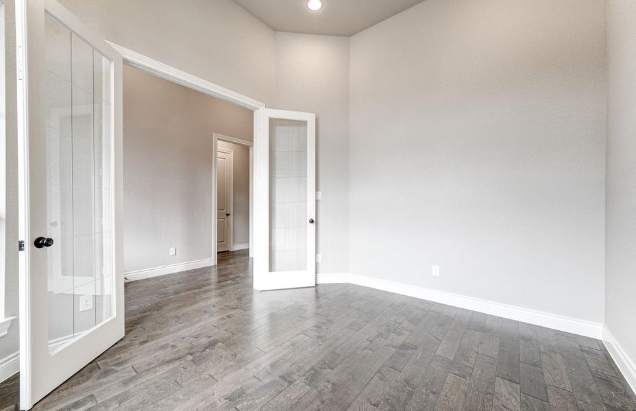 Spacious, unfurnished interior of a new home in Bridgeland 60′, Cypress (Image 35).
