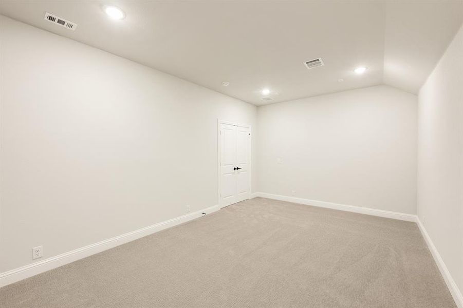 Spacious, unfurnished interior of a new home in Rockwood, Mansfield (Image 23).
