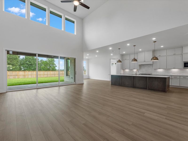 Spacious, unfurnished interior of a new home in Sienna 80′, Missouri City (Image 9).