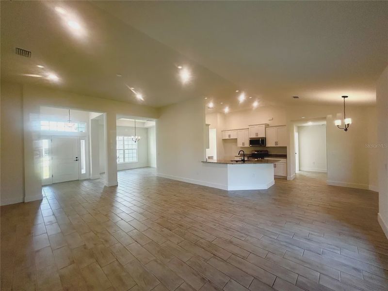Spacious, unfurnished interior of a new home in Deep Creek, Punta Gorda (Image 17).