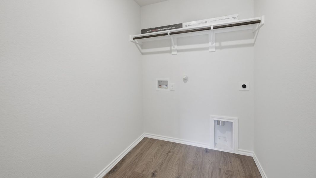 Spacious, unfurnished interior of a new home in Saddlebrook, Waxahachie (Image 11). Spacious, unfurnished interior of a new home in Saddlebrook, Waxahachie (Image 11).