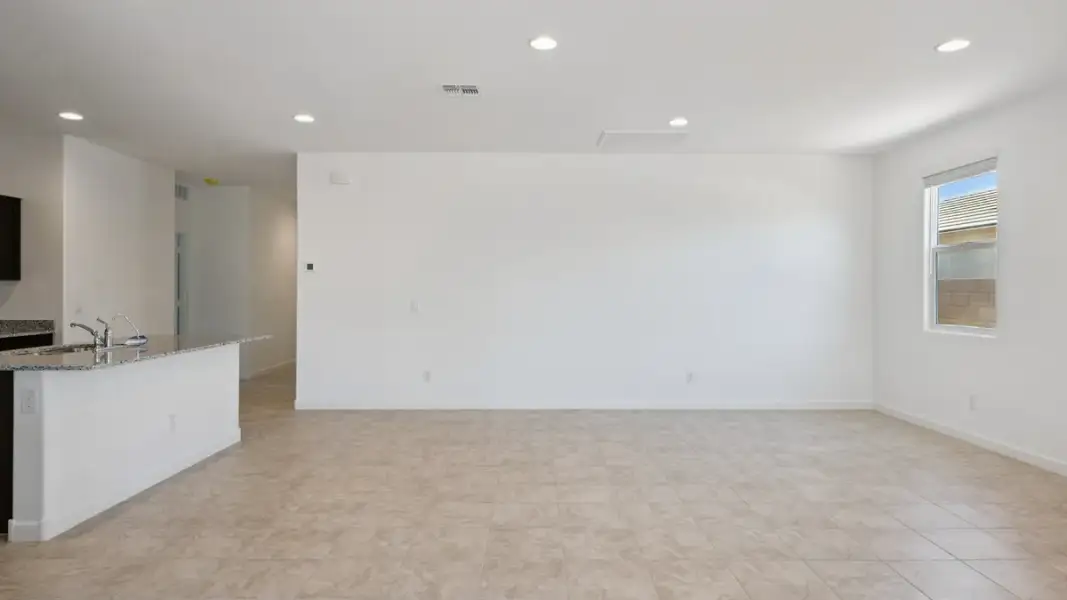 Spacious, unfurnished interior of a new home in Magma Ranch Vistas, Florence (Image 16).