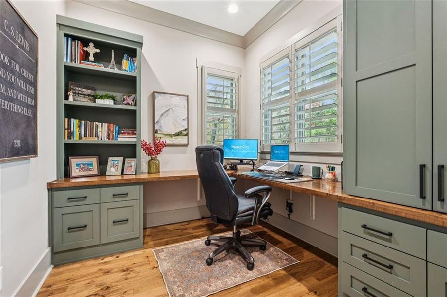 Furnished interior view inside a new home in , Dahlonega (Image 37).