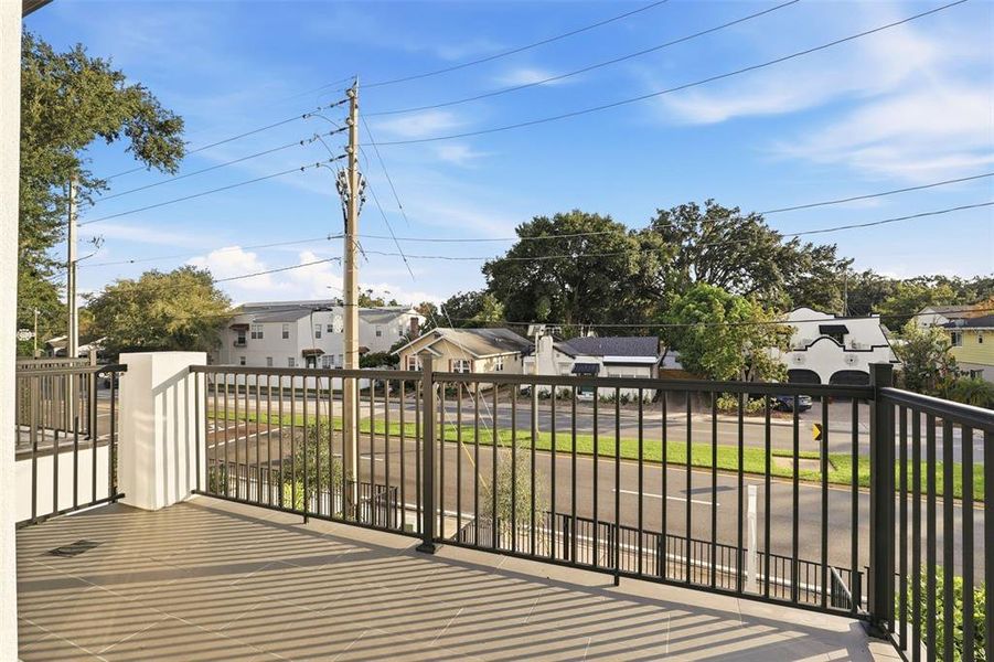 Exterior details and patio area of a home in , Orlando (Image 27).