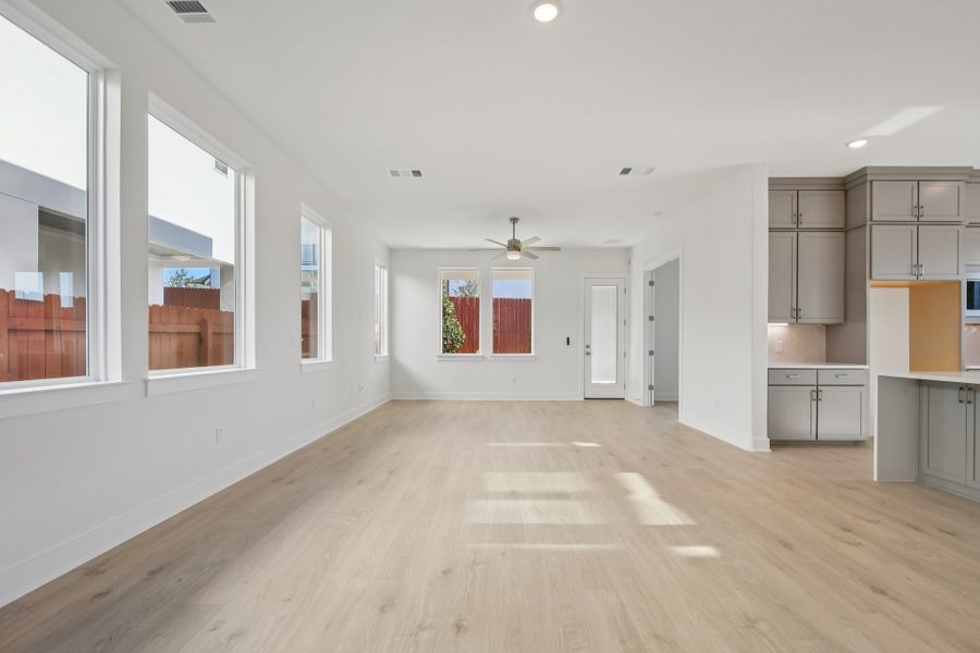 Spacious, unfurnished interior of a new home in Foxfield, Austin (Image 45).