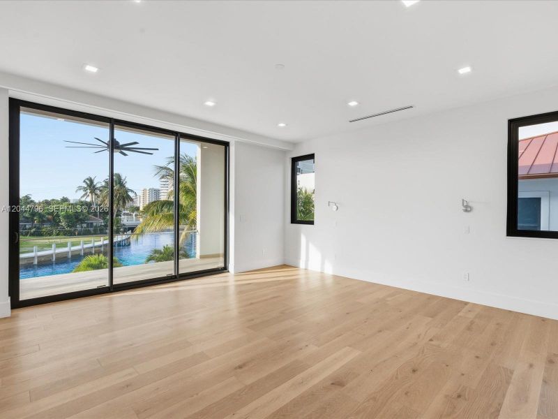 Spacious, unfurnished interior of a new home in , Pompano Beach (Image 48).