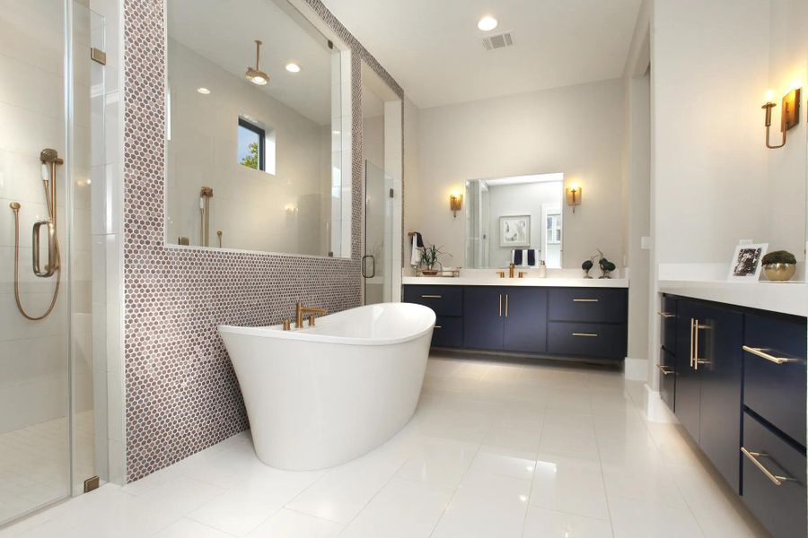 The Lynmar II Primary Bath