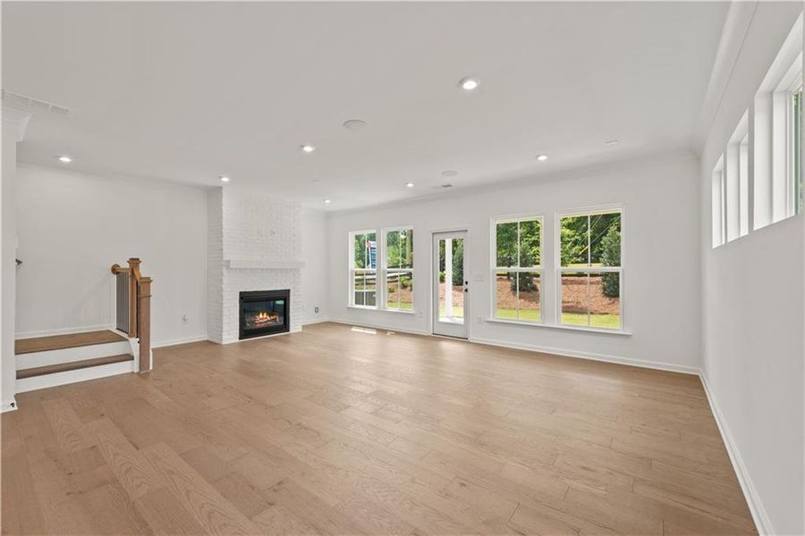 Spacious, unfurnished interior of a new home in Adler Springs, Powder Springs (Image 8).