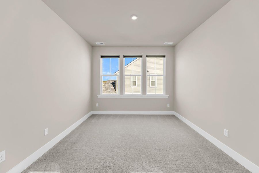 Spacious, unfurnished interior of a new home in Carnes Crossroads, Summerville (Image 18).