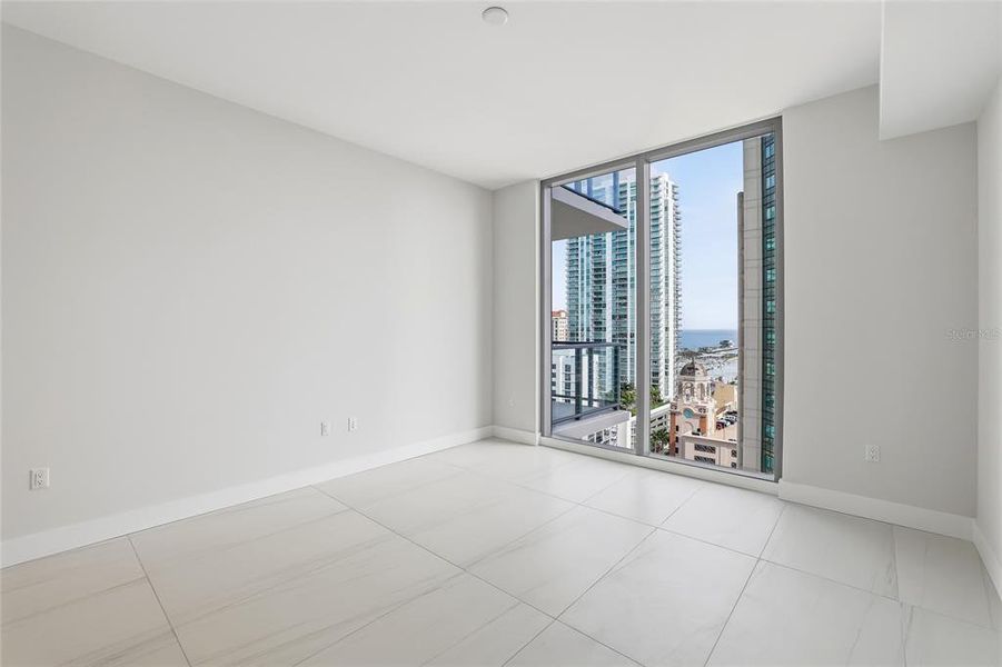 Spacious, unfurnished interior of a new home in , St. Petersburg (Image 23).