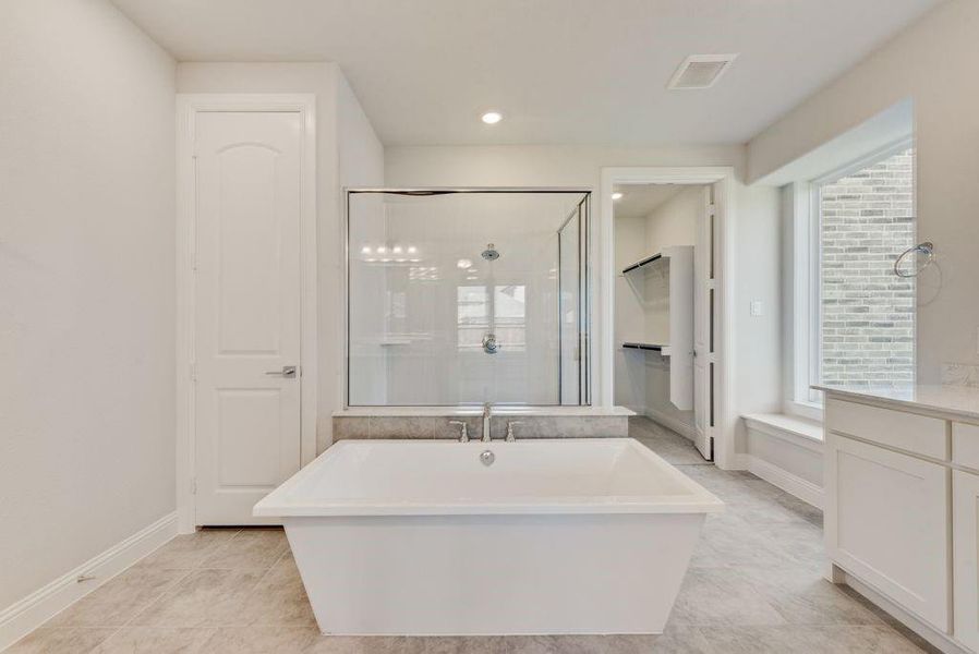 Furnished interior view inside a new home in South Pointe, Mansfield (Image 7).
