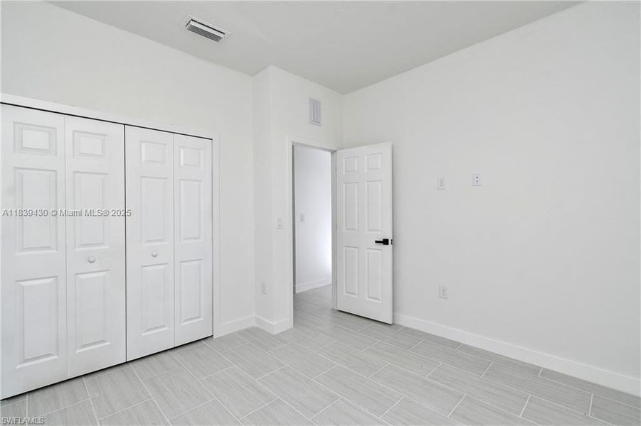 Spacious, unfurnished interior of a new home in , Lehigh Acres (Image 19).