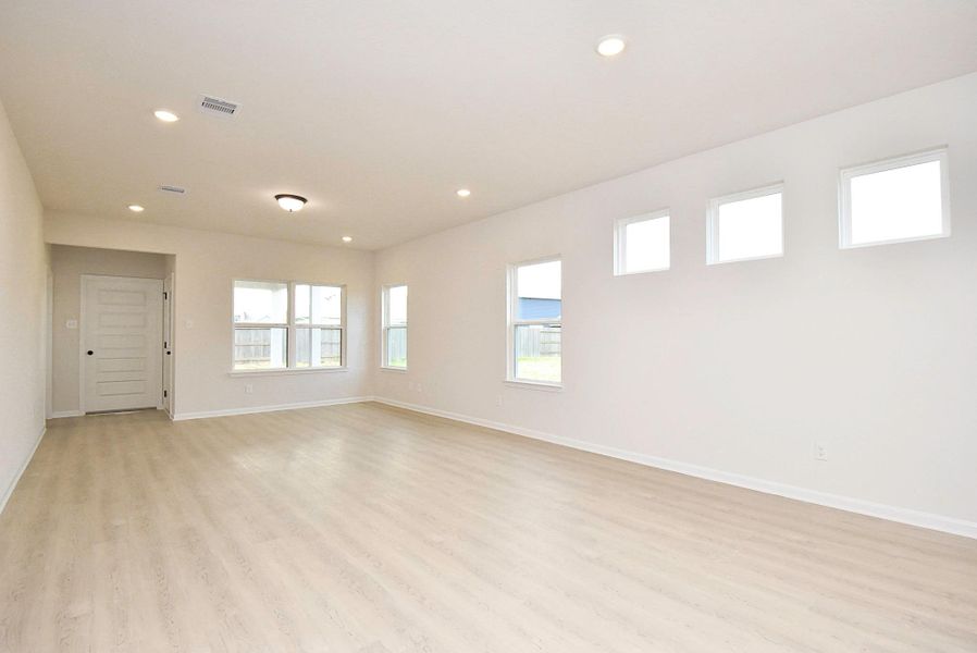 Spacious, unfurnished interior of a new home in Fulshear Lakes, Fulshear (Image 28).