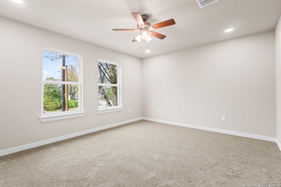 Spacious, unfurnished interior of a new home in , San Antonio (Image 9).