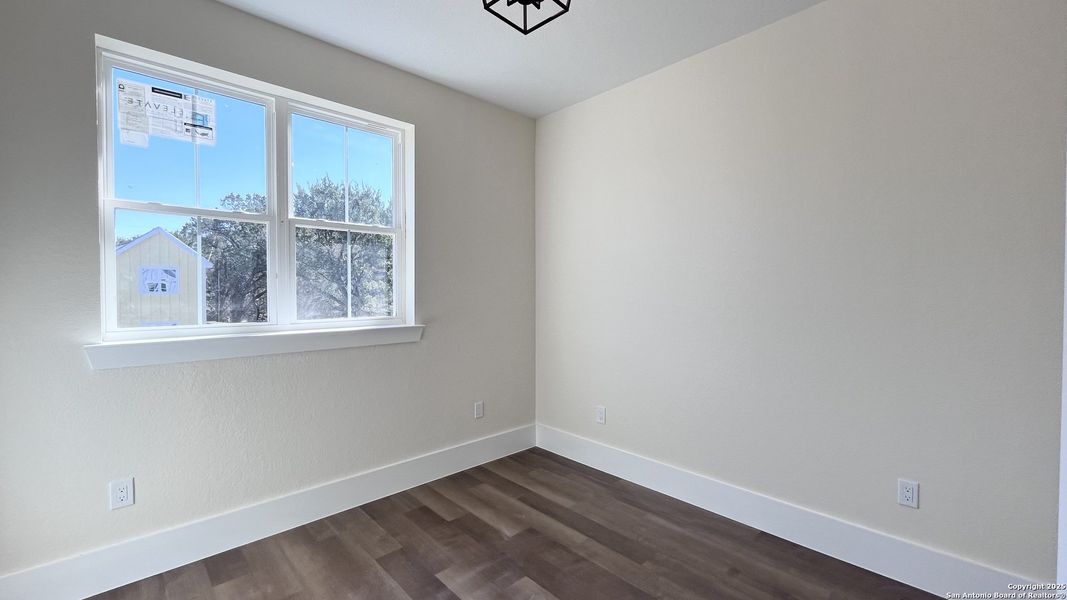 Spacious, unfurnished interior of a new home in , Bandera (Image 11).