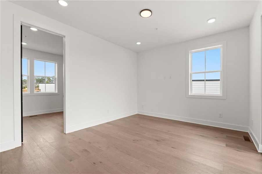 Spacious, unfurnished interior of a new home in , Alpharetta (Image 38).