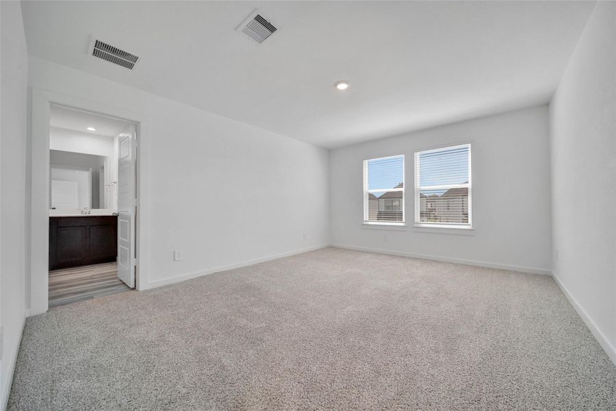 Spacious, unfurnished interior of a new home in City Gate, Houston (Image 23).