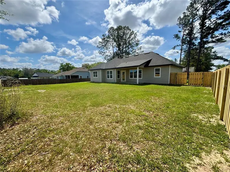 Exterior details and patio area of a home in , High Springs (Image 3).