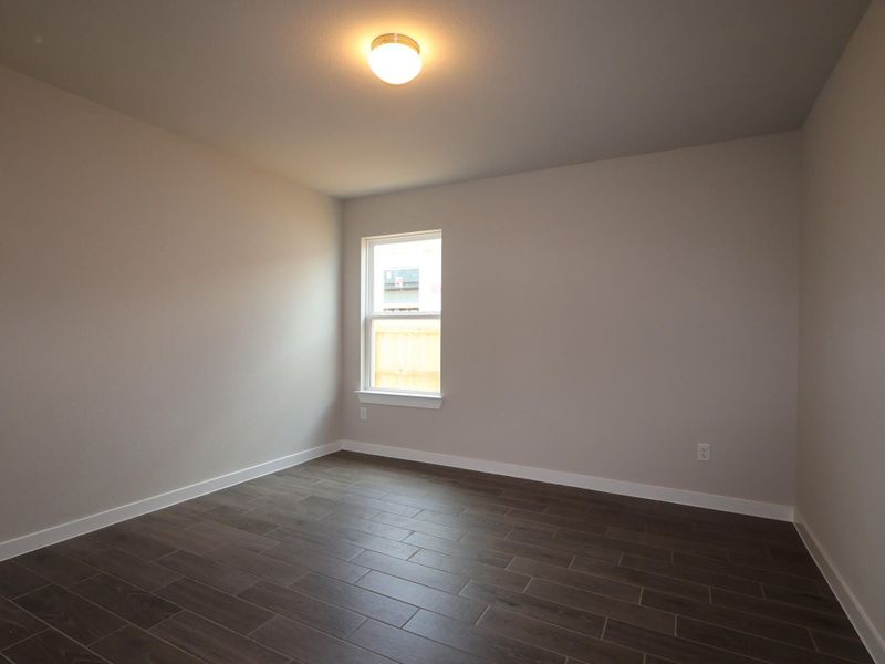 Spacious, unfurnished interior of a new home in Willow Springs, Buda (Image 5).