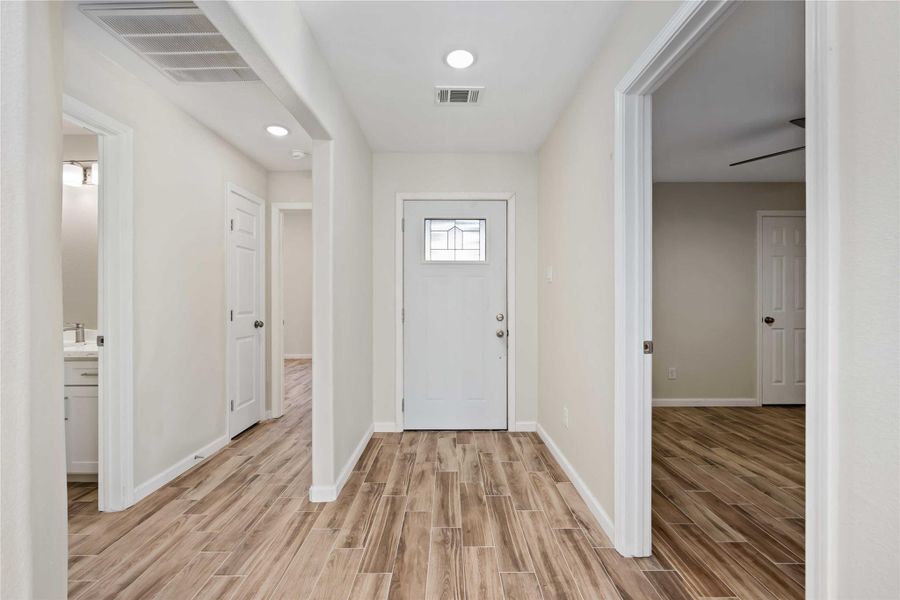 Spacious, unfurnished interior of a new home in , Baytown (Image 31).