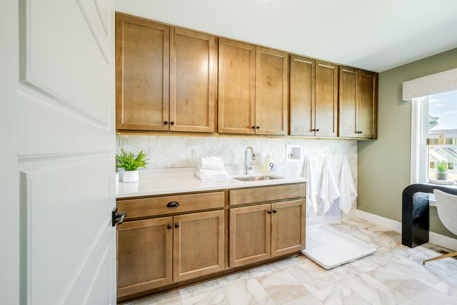 Representative furnished interior of a home built from the Beckett by Fischer Homes in Twin Lakes, Hoschton (Image 37).