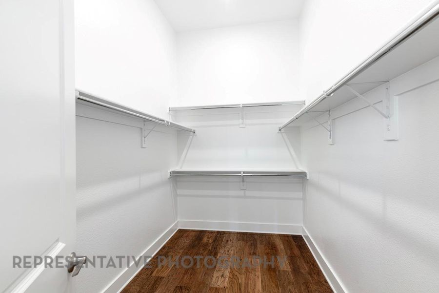 Spacious, unfurnished interior of a new home in Riceland, Mont Belvieu (Image 18).