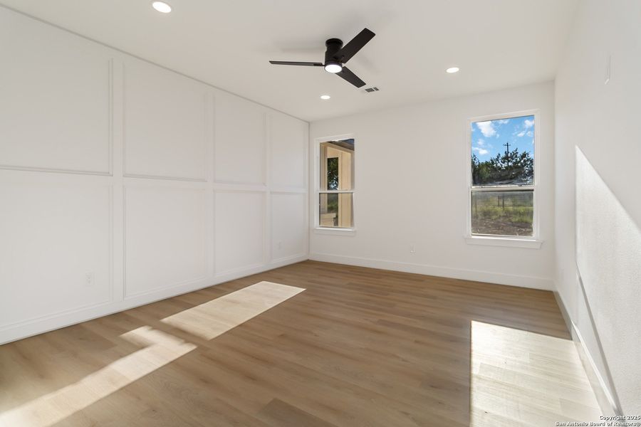Spacious, unfurnished interior of a new home in , Blanco (Image 19).