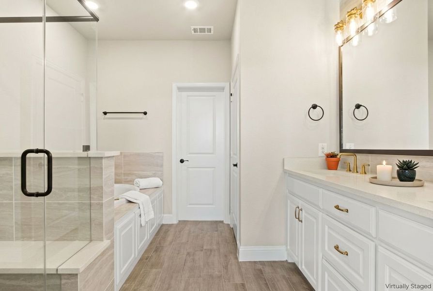 Furnished interior view inside a new home in Cottonwood Creek, Rowlett (Image 14). Furnished interior view inside a new home in Cottonwood Creek, Rowlett (Image 14).