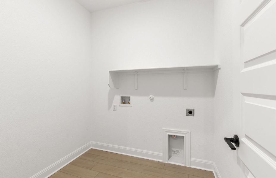 Spacious, unfurnished interior of a new home in Lagos, Manor (Image 13).