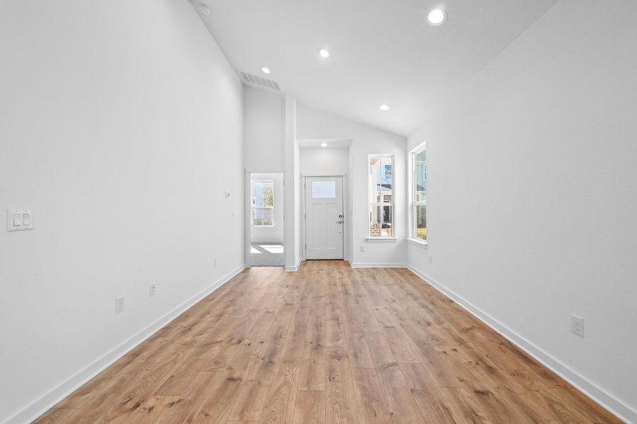 Spacious, unfurnished interior of a new home in The Porch at Du Pre, Buda (Image 11).