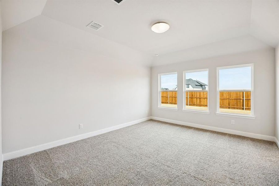 Spacious, unfurnished interior of a new home in Venetian, Weston (Image 10).