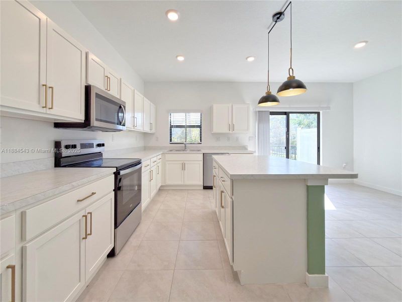 Furnished interior view inside a new home in , Pompano Beach (Image 6).