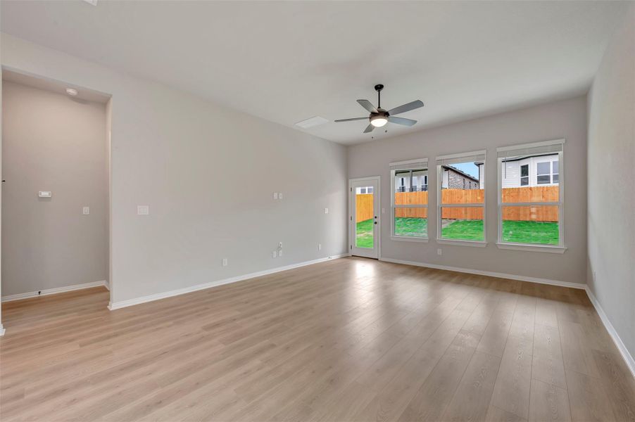 Spacious, unfurnished interior of a new home in Heritage, Dripping Springs (Image 20).