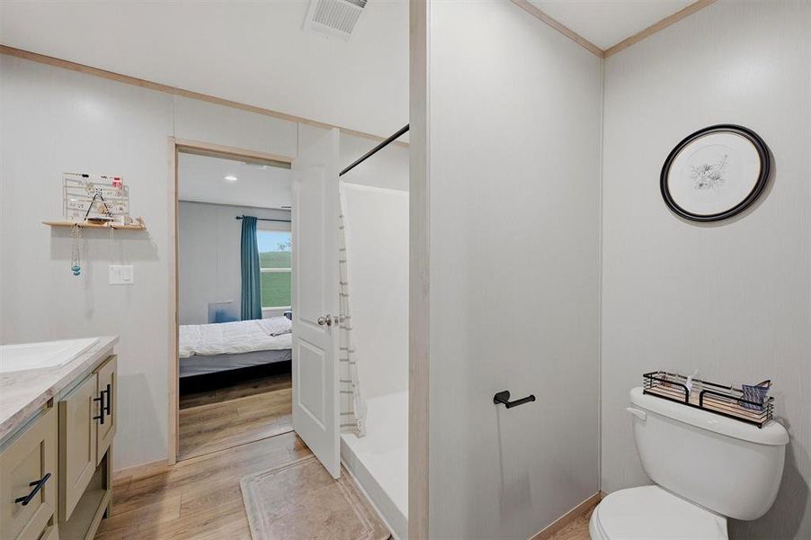 Furnished interior view inside a new home in , Whitewright (Image 27).