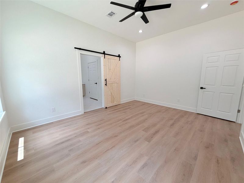 Spacious, unfurnished interior of a new home in , Woodville (Image 34). Spacious, unfurnished interior of a new home in , Woodville (Image 34).
