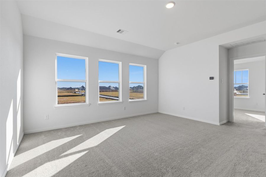 Spacious, unfurnished interior of a new home in Oakwood Estates, Waller (Image 18).