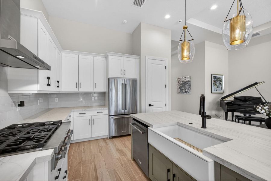 Kitchen 23-web-or-mls-5D1A6127