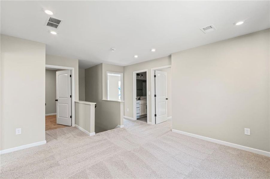 Spacious, unfurnished interior of a new home in Twin Lakes, Braselton (Image 30).