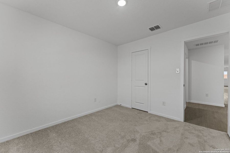 Spacious, unfurnished interior of a new home in , Floresville (Image 21).