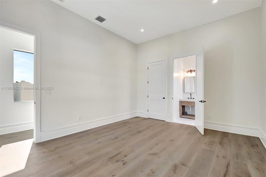 Spacious, unfurnished interior of a new home in , West Palm Beach (Image 11).